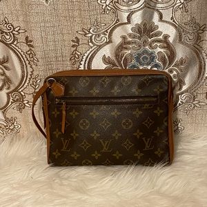 LV sac sport monogram clutch